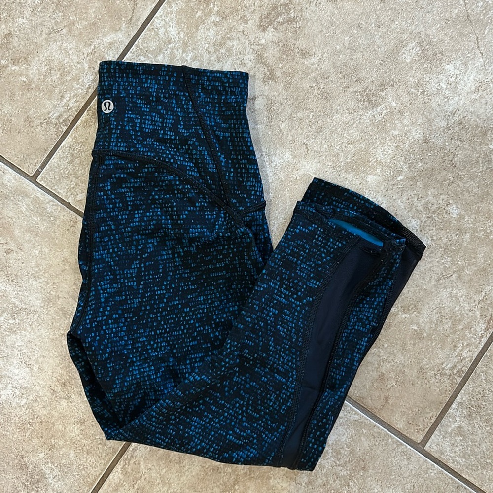 3 quarter lululemon leggings! ( not sold anymore )